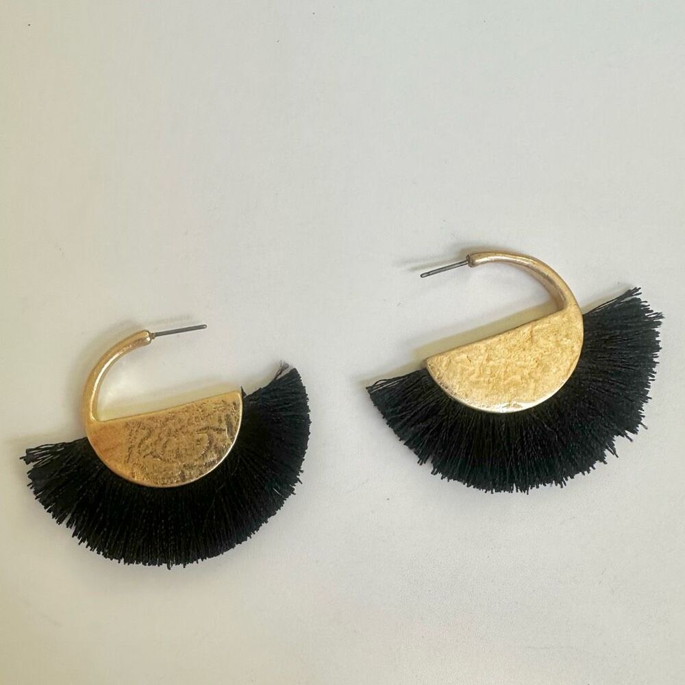 Half moon black and gold tone fringe earrings - Picture 6 of 7